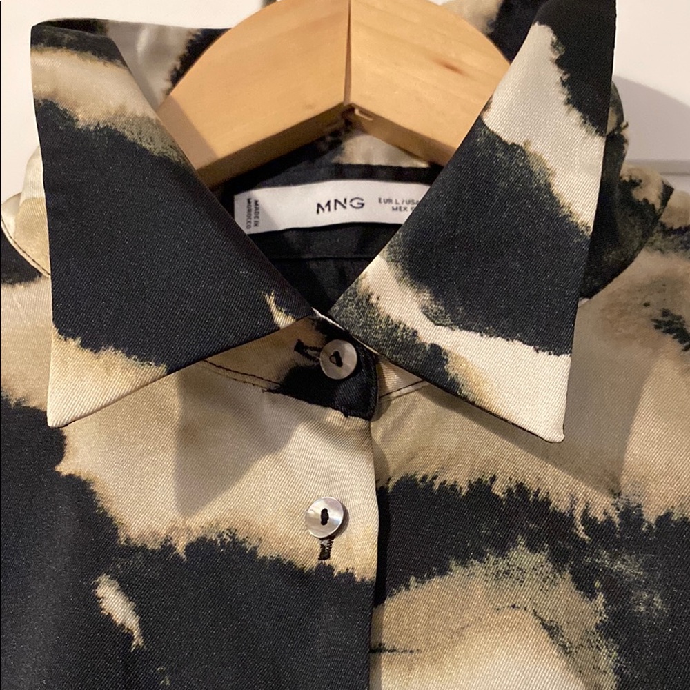 Animal Print Button-Up Shirt - Picture 4 of 4